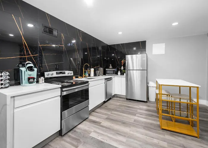 Classy And Chic 2Br Home Near Galleria
